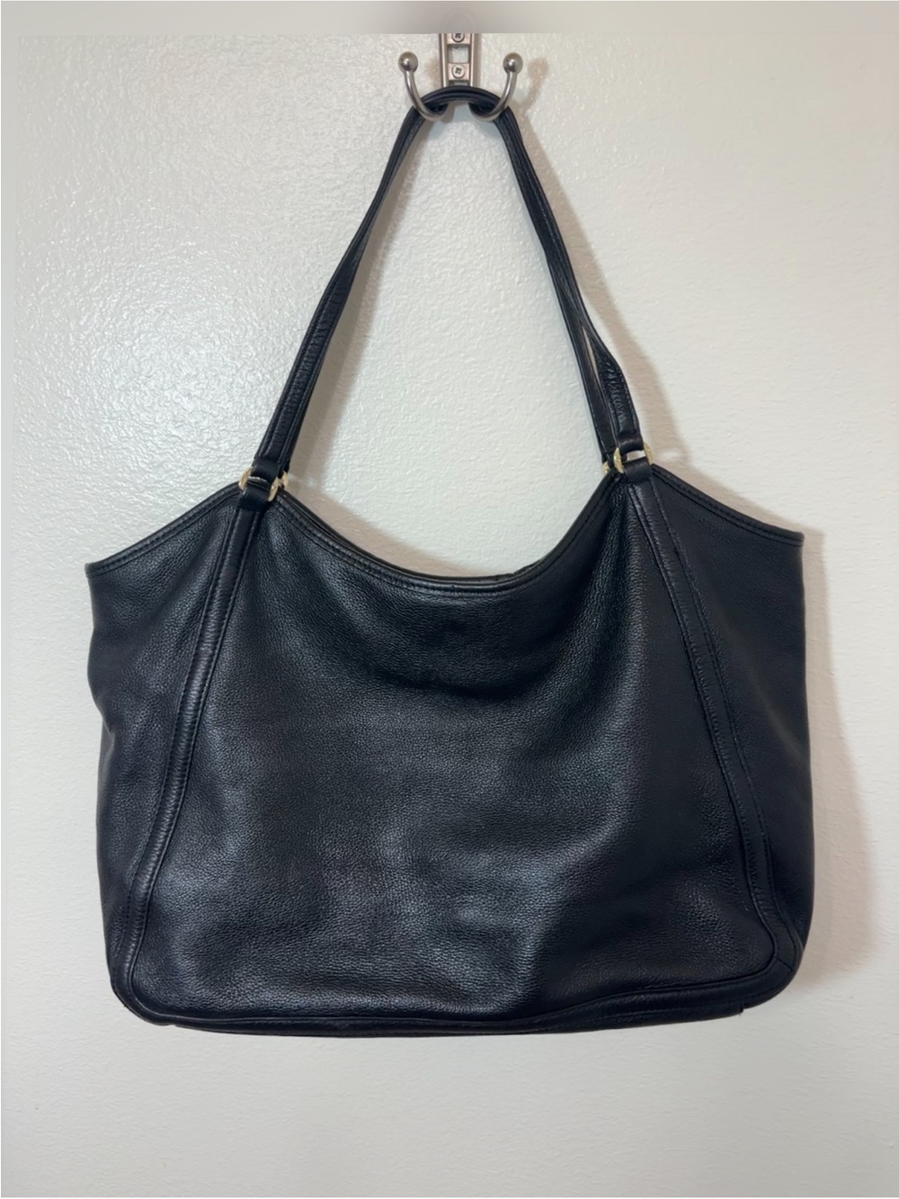 Tory Burch Black minimalist largPebbled Leather Shoulder Bag with Logo Medallion - Picture 3 of 9
